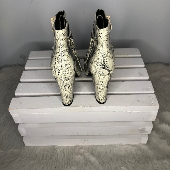 Snakeskin Pattern Buckle Boots - Picture 3 of 7